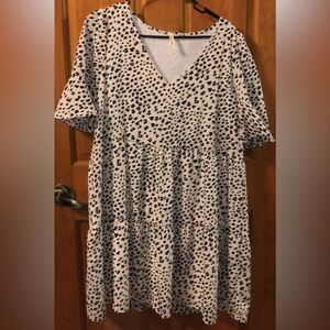 132. Beeson river Stylish Black and cream animal print loose fit dress large